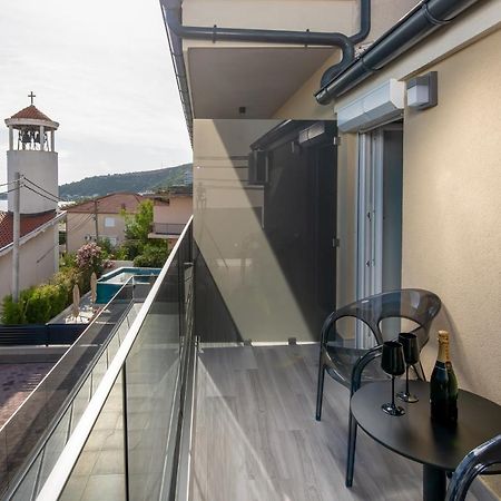 אומיס Villa Mandalinic מראה חיצוני תמונה
