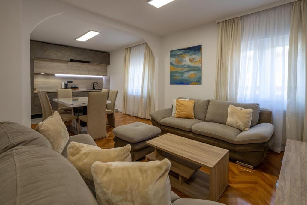 אומיס Villa Mandalinic מראה חיצוני תמונה