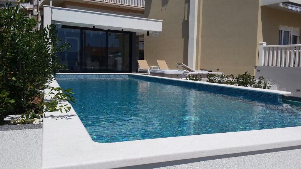 אומיס Villa Mandalinic מראה חיצוני תמונה