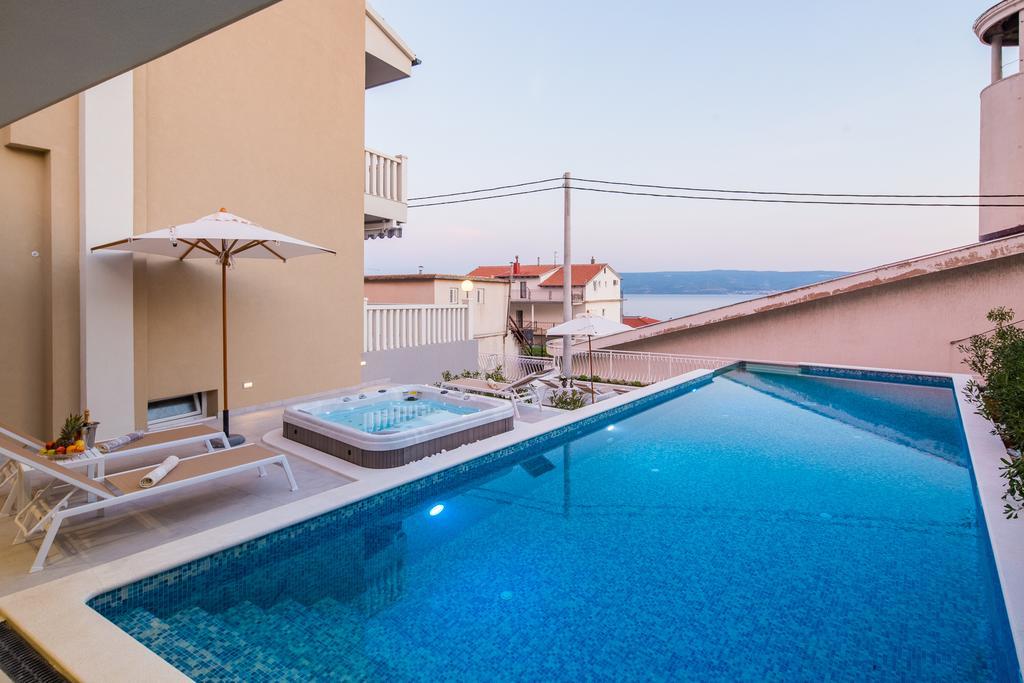 אומיס Villa Mandalinic מראה חיצוני תמונה