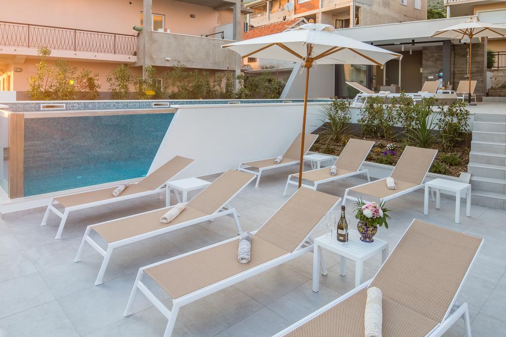 אומיס Villa Mandalinic מראה חיצוני תמונה