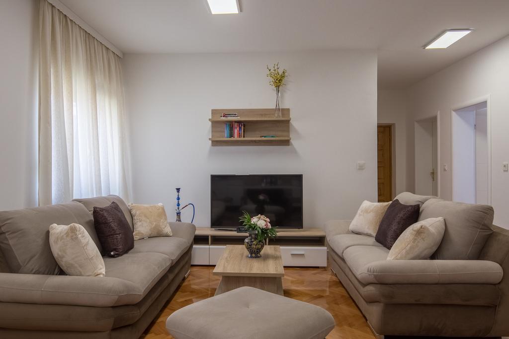אומיס Villa Mandalinic מראה חיצוני תמונה