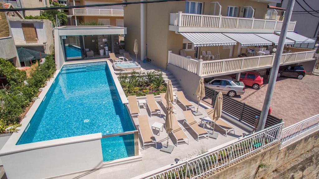 אומיס Villa Mandalinic מראה חיצוני תמונה