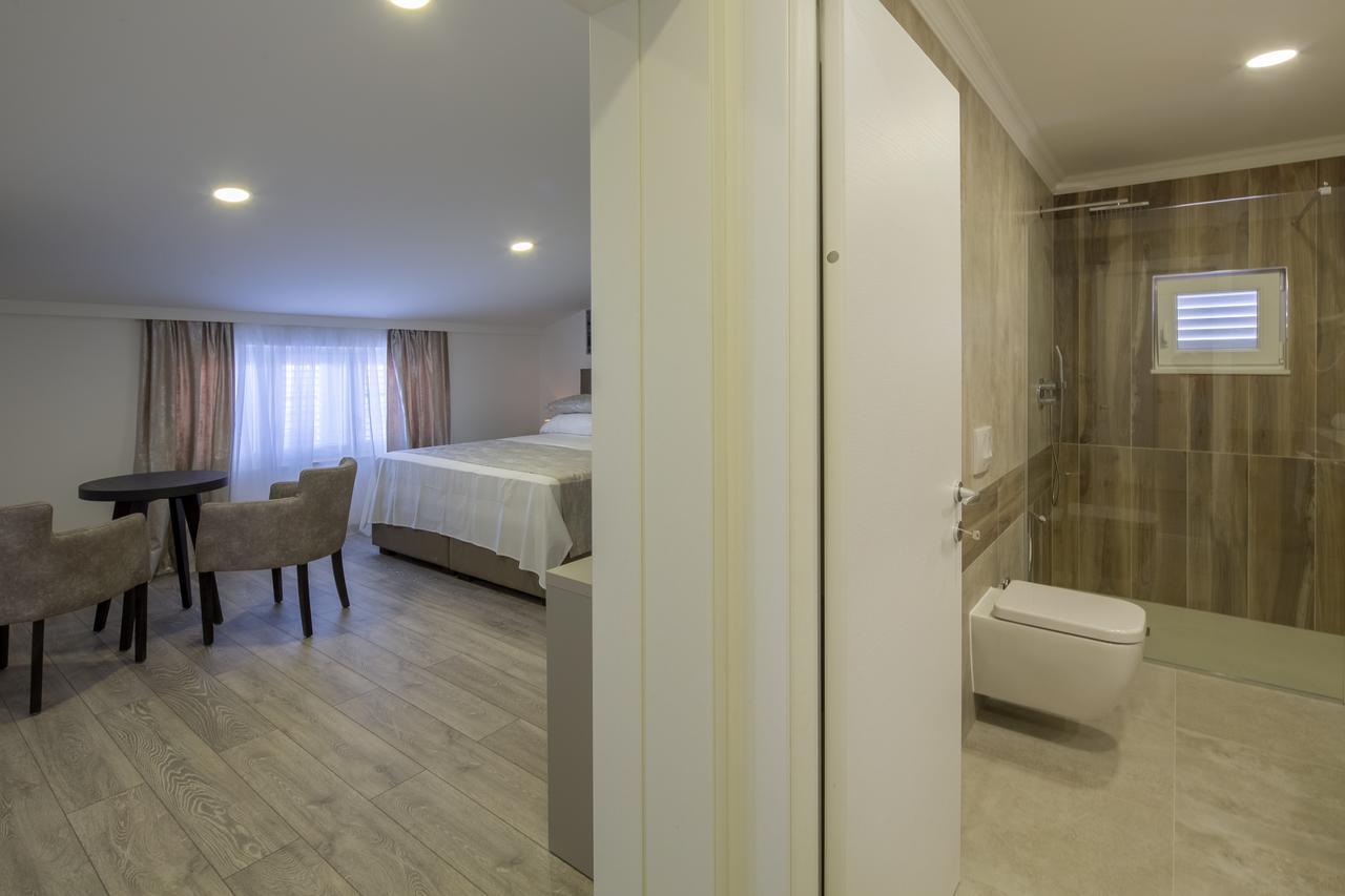 אומיס Villa Mandalinic מראה חיצוני תמונה