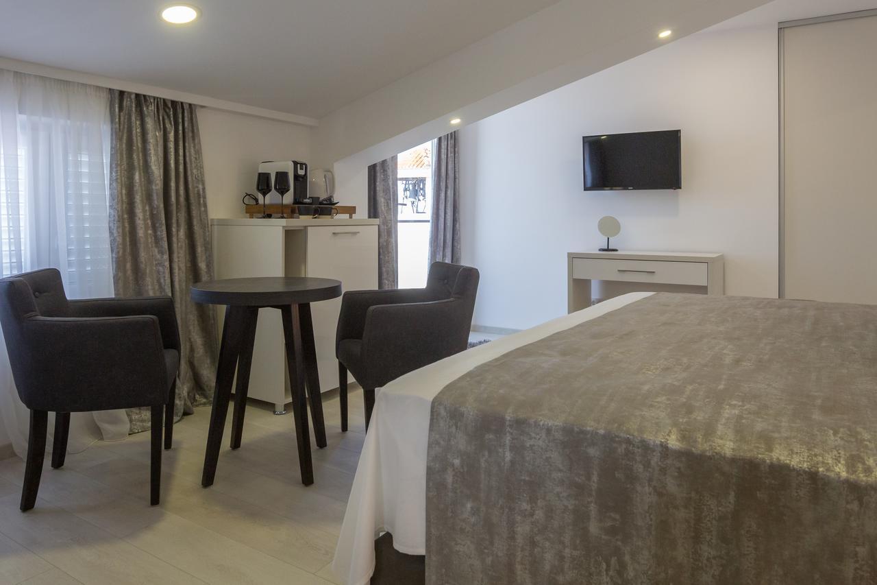 אומיס Villa Mandalinic מראה חיצוני תמונה